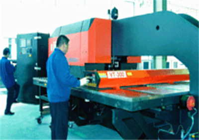 先進的數(shù)控沖床